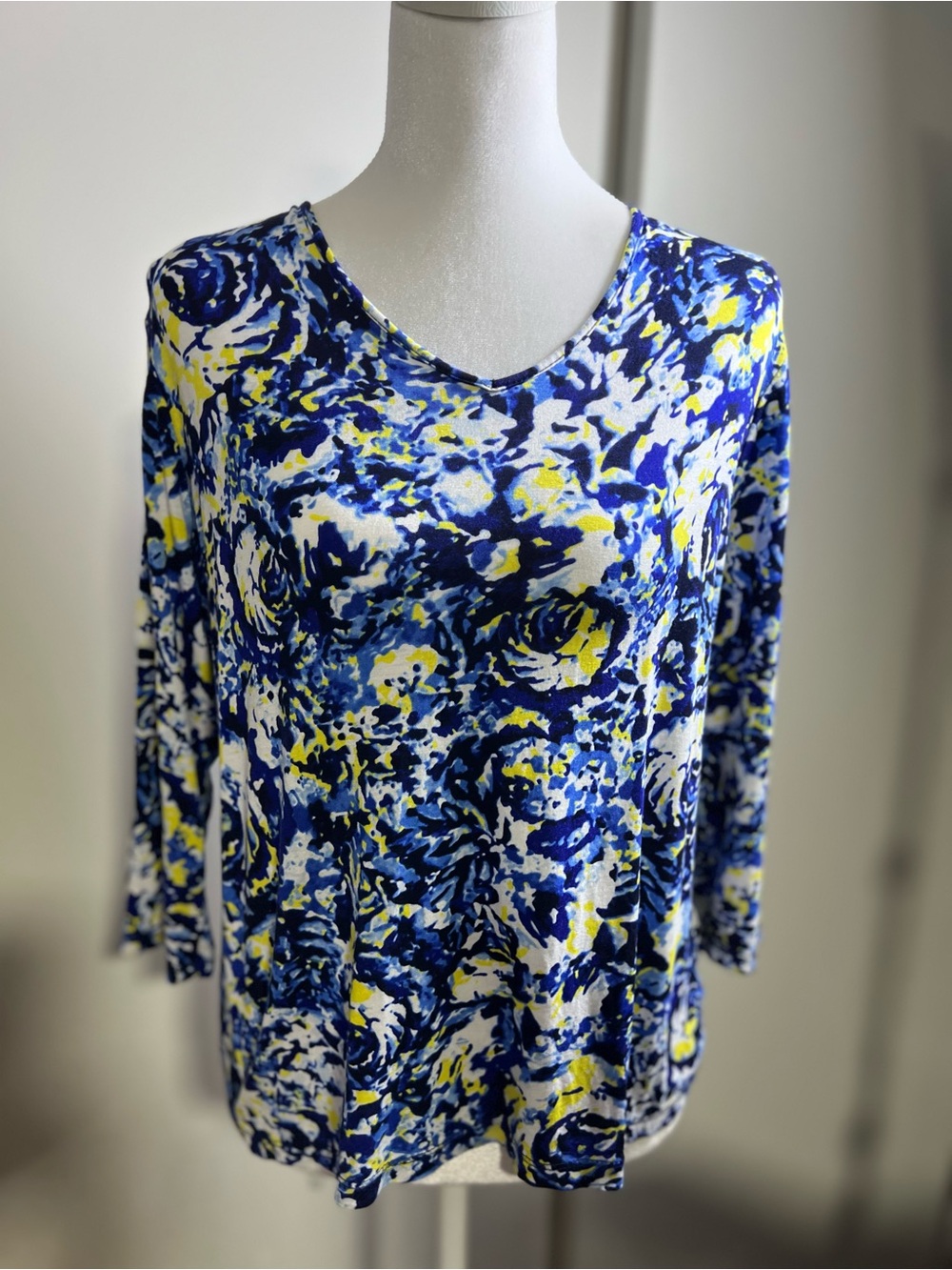 Liz Claiborne Blue, White & Yellow Floral V-Neck Long Sleeve Top